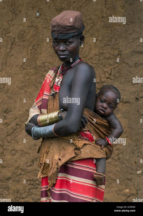 Bodi Tribe Mother Carrying Her Baby Omo Valley Hana Mursi Ethiopia