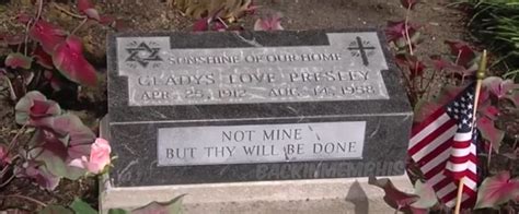 However, gladys presley named him elvis aron, to coincide with the name of his unborn twin, jesse garon. Pin on Graceland