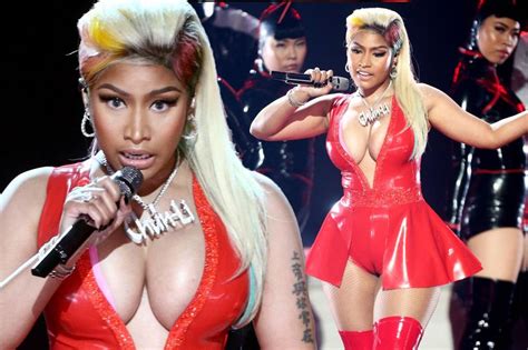 Emisoras Unidas Nicki Minaj Sufre Horribles Fallas En Su Vestuario