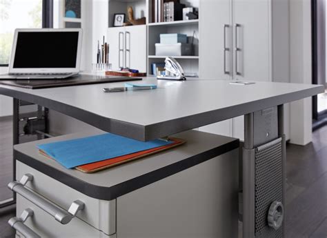 Hallo, ich bin gregor und habe diese. Schreibtisch ergonomisch geformt, kurz, höhenverstellbar ...