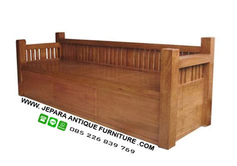 Untuk memberikan gambaran model bangku kayu yang sesuai untuk rumah anda, berikut beberapa inspirasi yang bisa disimak. Model Bangku Sofa Kayu Jati Minimalis