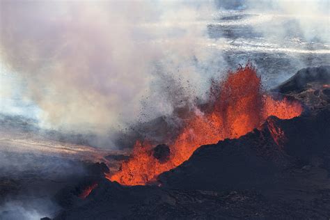 Aerial Photos Of The Ongoing Eruption At Holuhraun Lava Field In Iceland