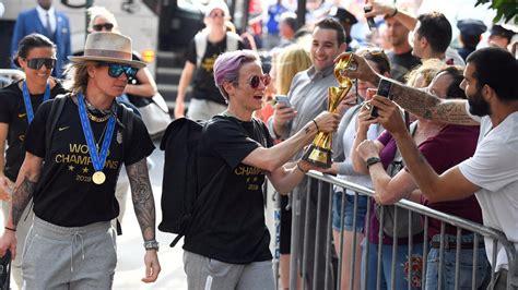 megan rapinoe touches on equal pay fight calls for everyone to be better in uswnt parade speech