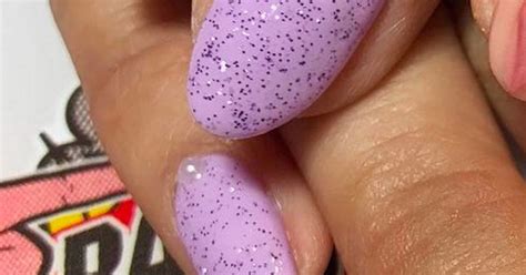Women Are Painting Vaginas On Their Fingernails And They Re Incredibly Detailed Mirror Online