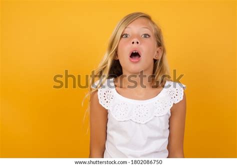 Emotional Attractive Little Girl Opened Mouth Stock Fotografie