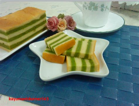 Pulut kuning merupakan menu tradisi rakyat malaysia. kayumaniskorner563: Kek Lapis Evergreen Kukus