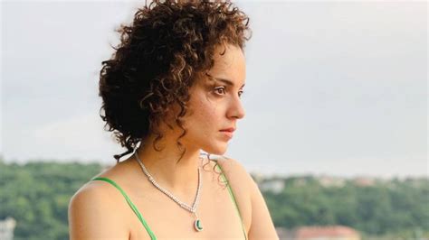 Kangana Ranaut Looks Sexy In Green Dress With Plunging Neckline Check