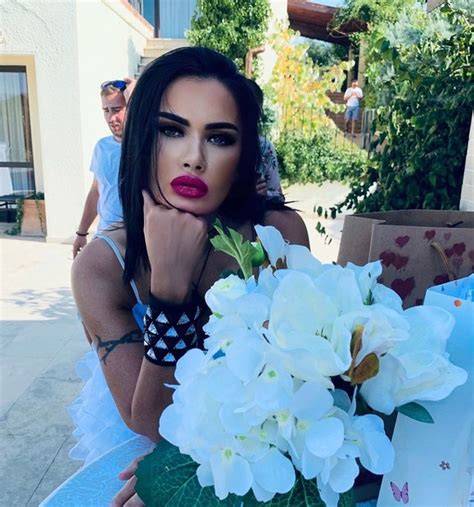 Find the latest tracks, albums, and images from oana zavoranu. Oana Zăvoranu s-a îmbolnăvit la filmările pentru ...