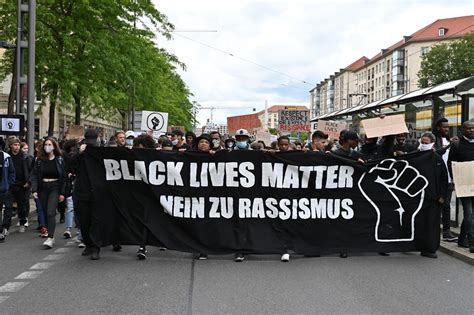 Diungsikan saat demo george floyd, trump dapat ejekan bunker boy. Dresden: 4000 auf Black Lives Matter-Demonstration