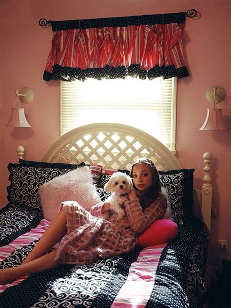 Maddie Ziegler In Her Bedroom Wearing A Simone Rocha Dress Photo Olivia Bee For Elle Maddie