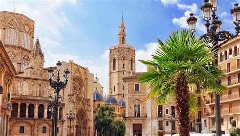 Valencia Travel Guide