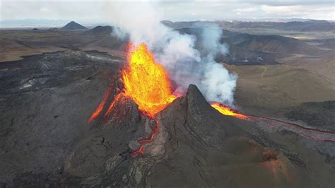 Iceland Volcano Near Grindavik Youtube