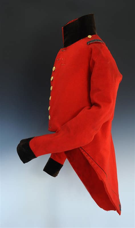 UNIFORME DE PETITE TENUE DE SORTIE DES GENDARMES DE LA