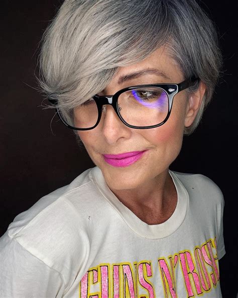 10 Excellent Ideas For Growing Out Gray Hair In 2021 Gray Hair