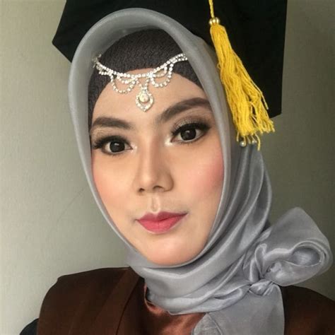 Tutorial Make Up Hijab Wisuda Dehaliyah