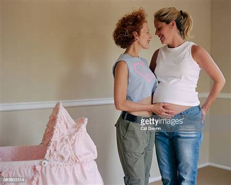 Lesbian Couple Pregnancy Foto E Immagini Stock Getty Images