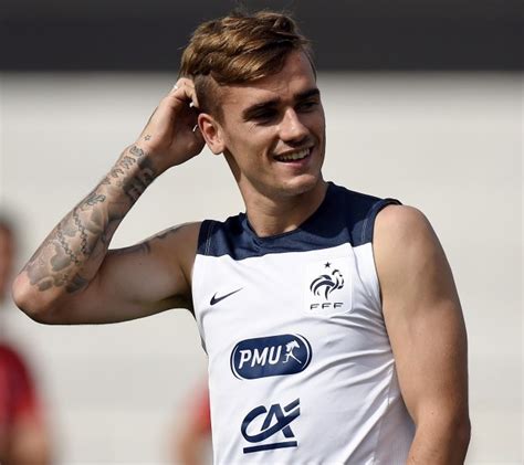 Antoine griezmann is a free agent in pro evolution soccer 2021. Antoine Griezmann Haircut From Year To Year ...