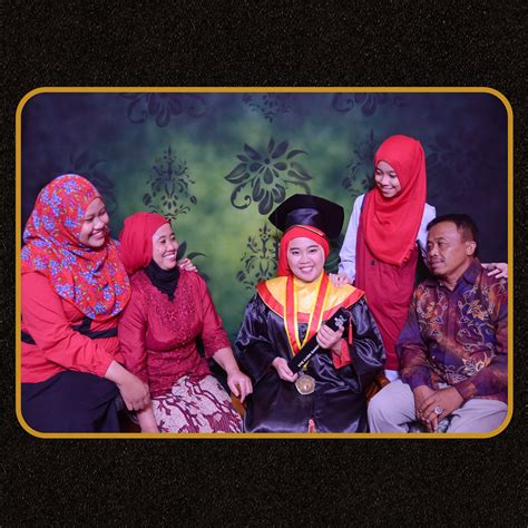 May 27, 2021 · gempita nora marten lulus wisuda tk. FOTO WISUDA