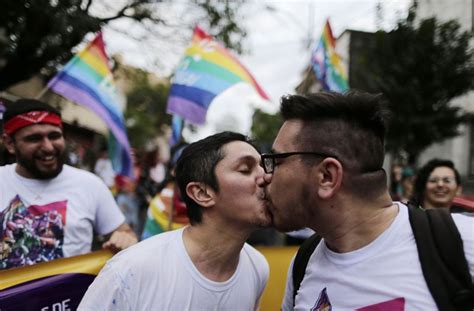 Gay Pride So Bunt Waren Die Paraden Der Lgbtq Gemeinde Panorama