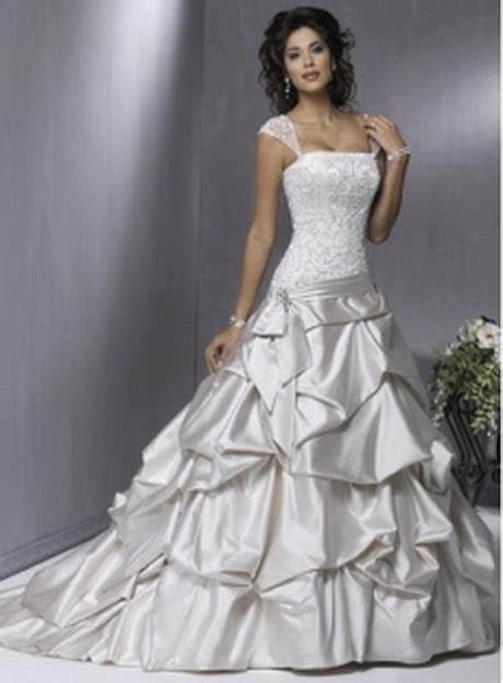 ) zu kaufen, aus angst das da jemand mit dem selben kleid auftaucht. Brautkleid schneidern lassen