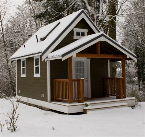 Give your dull yard a fun carnival feel using this backyard mini gold set. The Tiny House Movement - Part 1