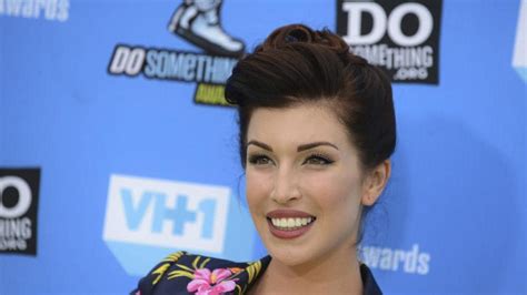 Youtube Star Stevie Ryan Dies At 33 Suicide Ruled As Cause Of Death