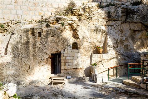 Where Is The Tomb Of Jesus Holy Sepulchre Vs Garden Tomb — Firm Israel