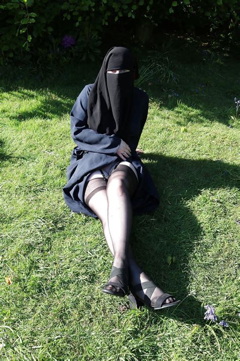 Muslim Burqa Niqab Suspenders Outdoors Flashing Pics Xhamster