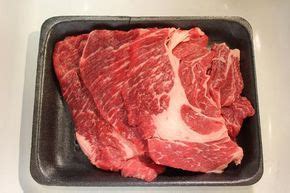 Since the chuck steak comes from near the neck of the cattle, the cut can become chuck steaks can be irregular since they include a lot of muscle from the shoulder area of the beef. How to Cook Thin Chuck Steak | Chuck steak, Beef steak ...