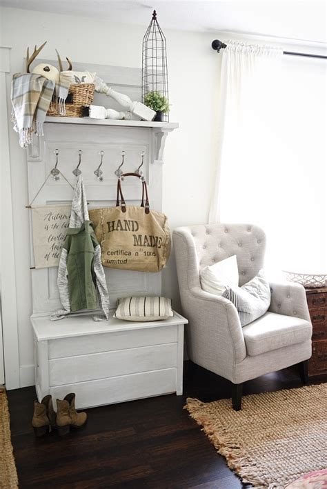 Farmhouse chic is all the rage in home decor these days, thanks largely to chip and joanna gaines from fixer upper, who play up this style in many of the homes on their show (hello, barndominium). 100 DIY Farmhouse Home Decor Ideas - The 36th AVENUE