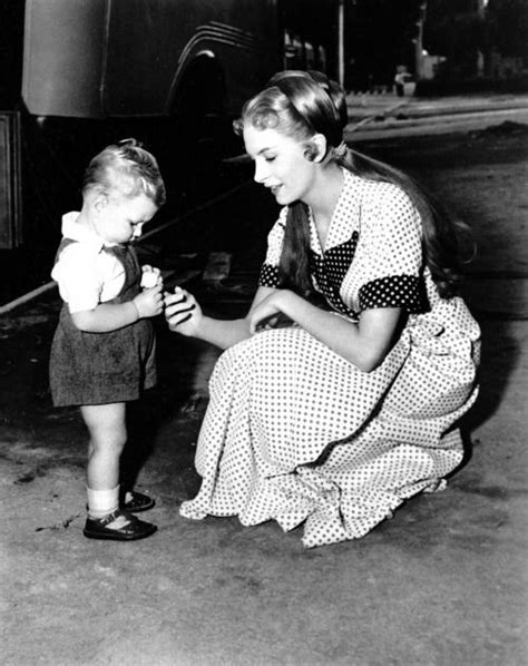 Deborah Kerr And Her Two Daughters Francesca Shrapnel And Melanie Atriz Amor Da Minha Vida