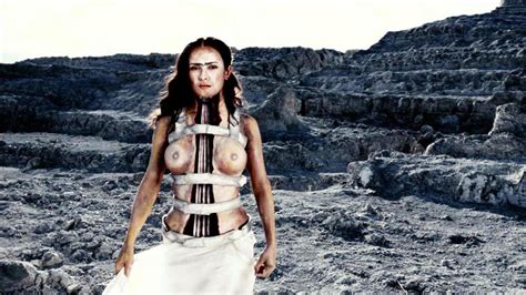 Salma Hayek сцена с обнаженными сиськами в Frida на scandalplanetcom