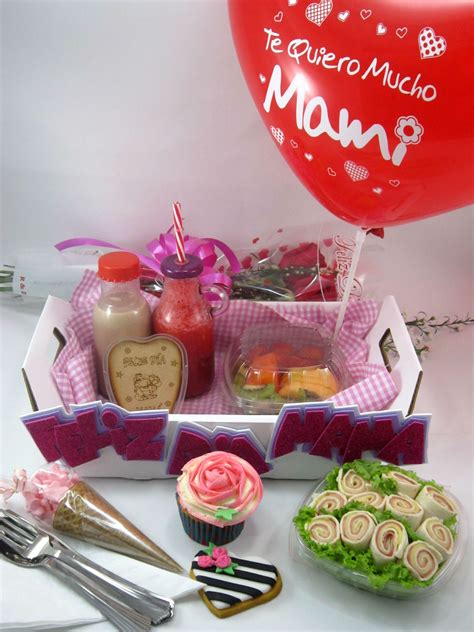 Desafortunadamente, este día también lo llaman el día comercial de las madres, ya que se utiliza como estrategia de mercado para atraer al cliente. Desayuno Sorpresa para ti mama | Desayunos sorpresa ...