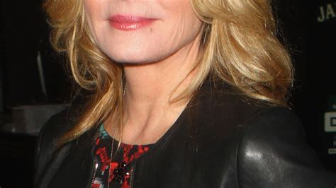 Kim Cattrall Pulls Out Of West End Play After Doctors Warn Shes Too Ill To Perform Mirror