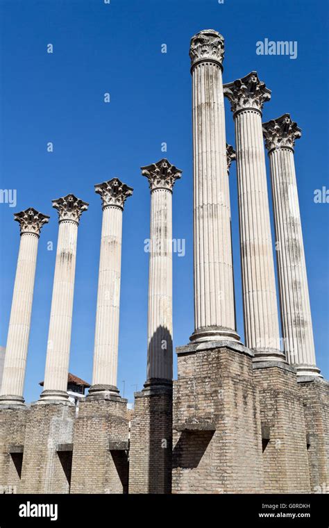 Columnas Del Orden Corintio Templo Romano En Córdoba España Fotografía