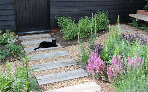 Whether you want to go for the crazy and colourful; 13 Design Ideas When Choosing Gravel for Your Garden | Houzz UK