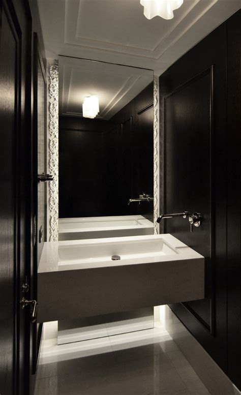 Smart Ways to Decorate Your Small Bathroom
