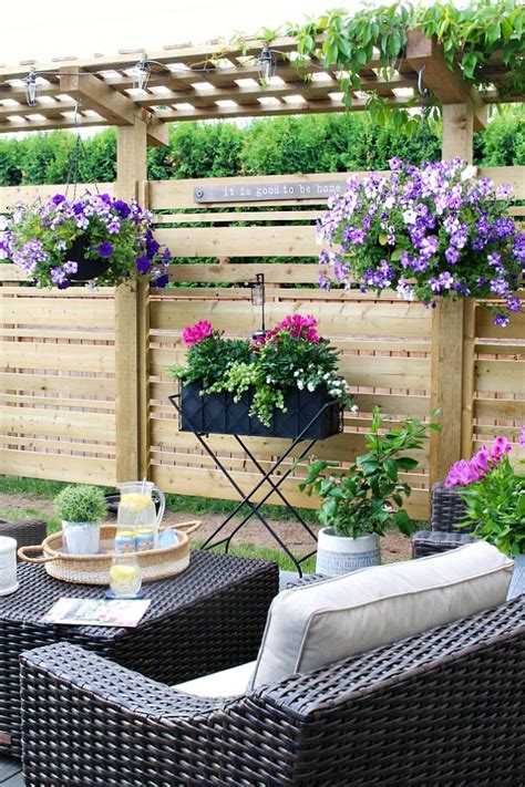 Backyard design ideas can most definitely be applied to a smaller space. Outdoor Living - Summer Patio Decorating Ideas - Clean and ...