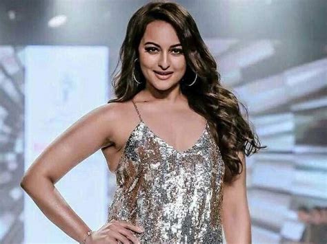 Sonakshi Sinha भारत में अब कोई भी बेटी सुरक्षित नहीं है सोनाक्षी सिन्हा Dabangg 3 Actress