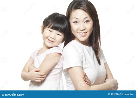 Madre Japonesa Con El Retrato De La Familia De La Hija Imagen De