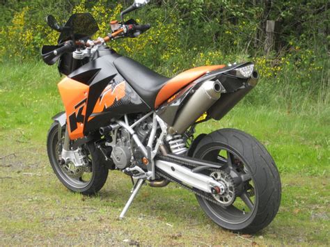 The engine produces a maximum peak output power of 96.55 hp (70.5 kw). 2006 KTM 950 Supermoto: pics, specs and information ...