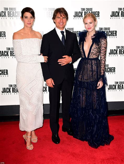 Danika Yarosh And Cobie Smulders Upstage Tom Cruise At Jack Reacher London Remiere Daily Mail