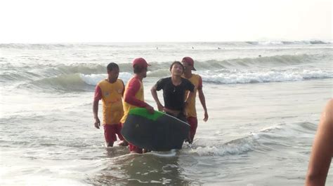 Korban Tenggelam Di Pantai Karang Bolong Di Selamatkan Oleh Lifeguard