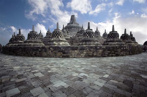 TEORI PENYEBARAN AGAMA DAN KEBUDAYAAN HINDU BUDHA DI INDONESIA