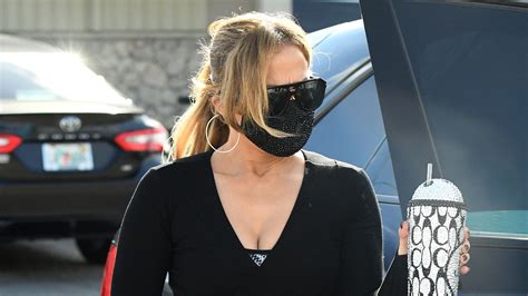 Das thema amateursex kommt auch an. Hautenges Crop-Outfit: J.Lo macht sich supersexy auf ins ...