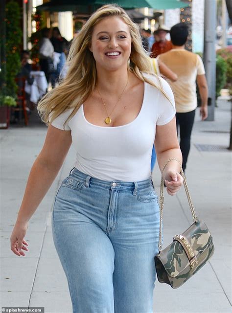 Iskra Lawrence 28 Is Every Inch The Supermodel As She Shows Off Her