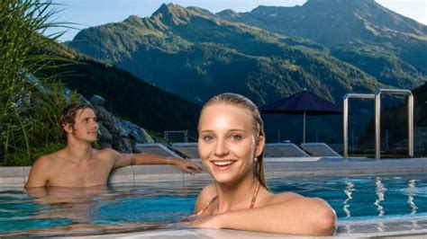 Haus bergner enjoys a quiet location in bad gastein, just 350 feet from the bus stop to the sportgastein and fulseck skiing areas. Thermenurlaub & Thermen in Gastein - Urlaub im Haus ...