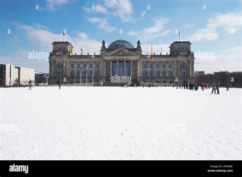 Reichstag Parliament Building With Snow Berlin Stock Photo Alamy