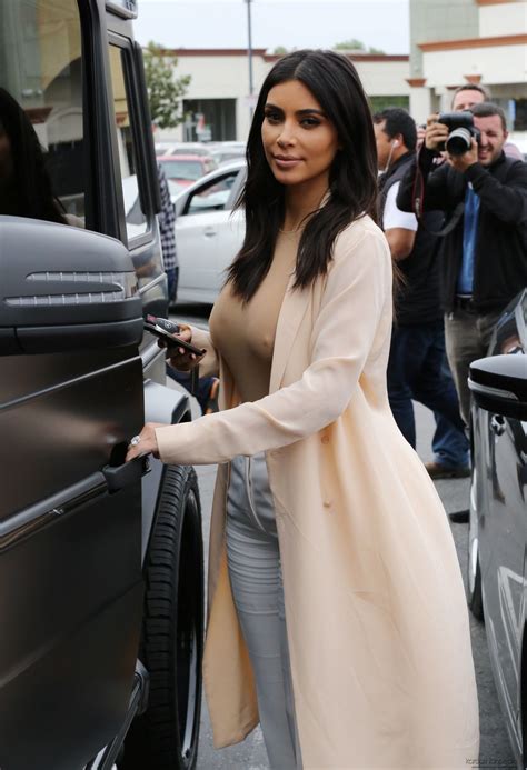 Kim Kardashian Leaves Jerrys Famous Deli In Woodland Hills Hawtcelebs