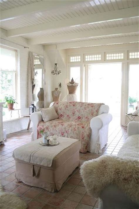 30 Stunning Farmhouse Style Sunrooms Design And Decorating Ideas For